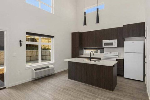 Floor plan for 2 beds, 1 bath, 592 sqft